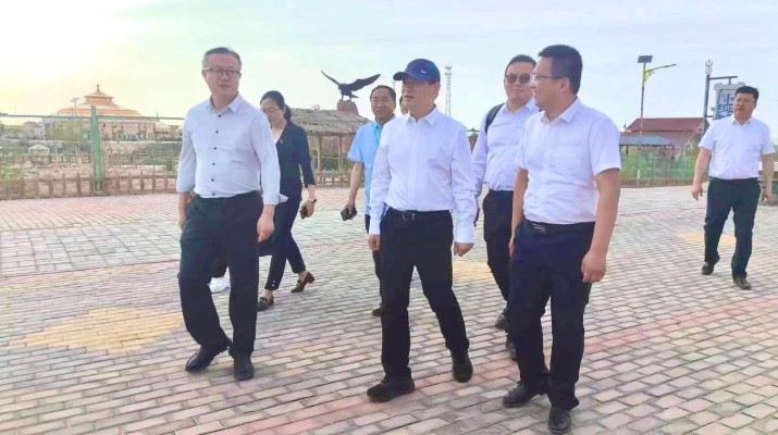 石培文董事長調研平山湖大峽谷景區(qū)