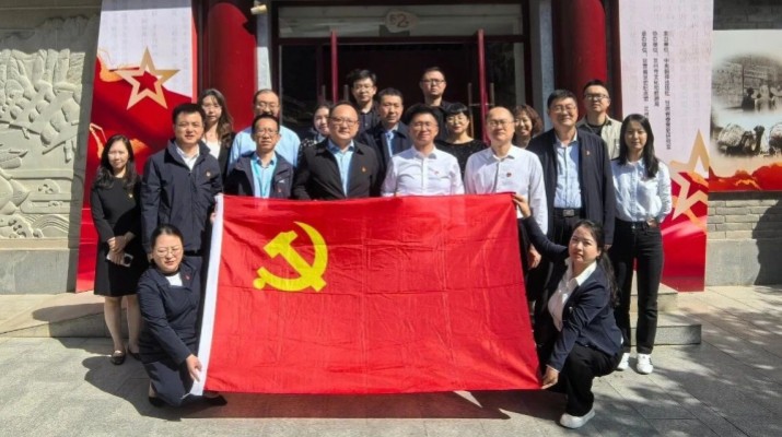 覽隴原抗戰(zhàn)文獻(xiàn) 傳紅色精神薪火——集團(tuán)財(cái)務(wù)部、戰(zhàn)略規(guī)劃部、工程咨詢中心黨支部聯(lián)合開展主題黨日活動(dòng)